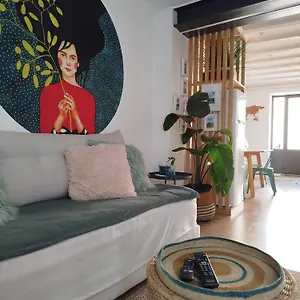 A L'ombre De La Dame Apartment